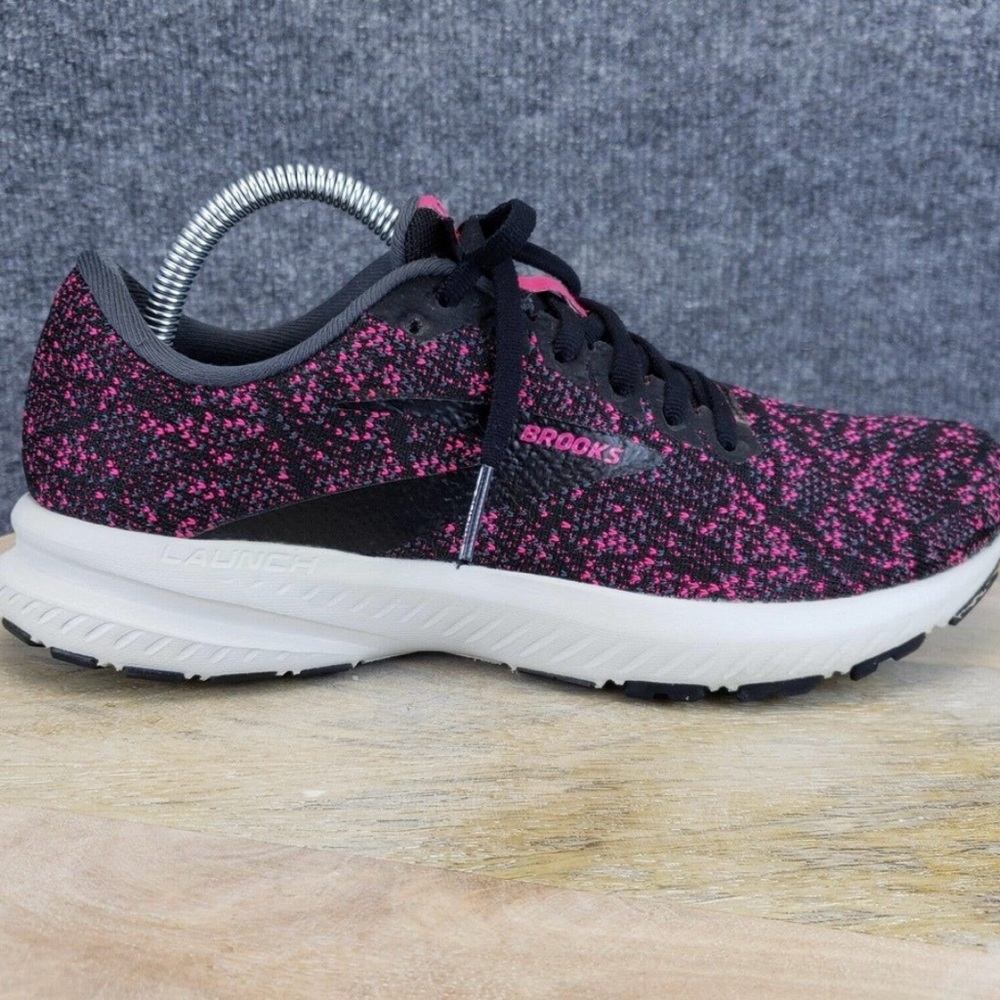 Women size 9 Launch 7 Brooks excellent condition